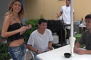 高跟鞋碾踩jiji网站